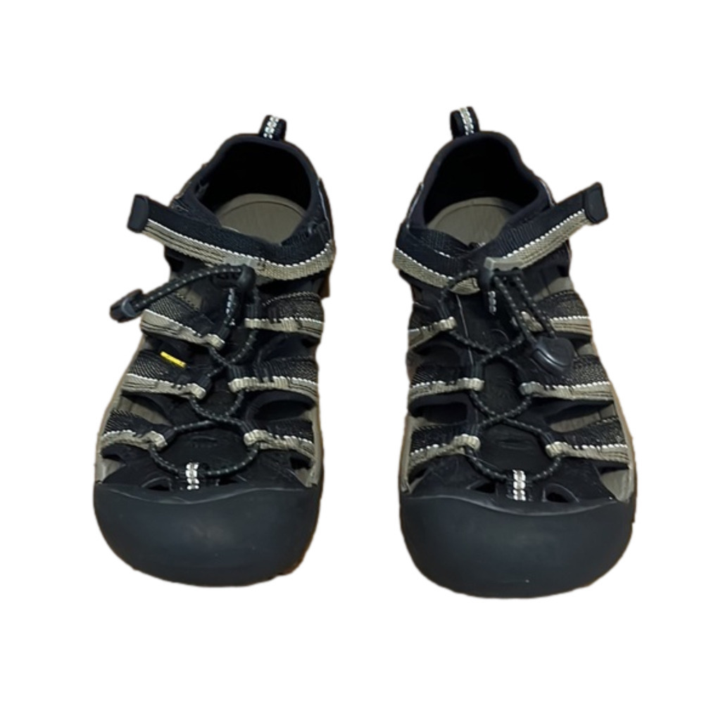 𝅺keen water sandals, size 4, black, in very good condition